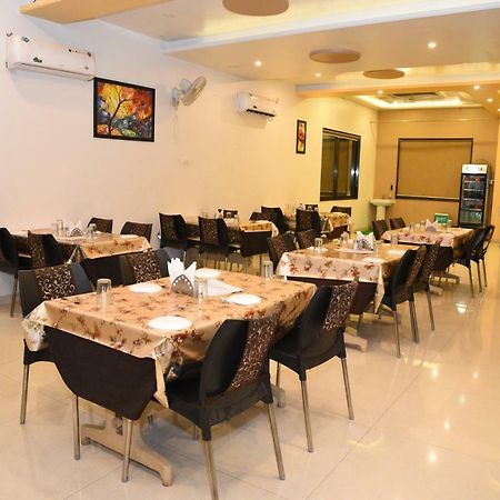 Hotel Gulmohar Pride Ahmednagar Zewnętrze zdjęcie